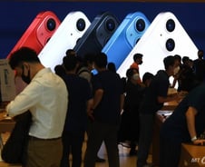 아이폰13, 품절대란에 찾는 고객 '뚝'..."기다리다 지쳐" [IT썰]