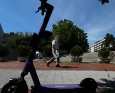 [단독]아이들 타는 전동킥보드, 한국선 못 만든다...수입도 금지