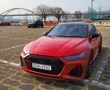 이보다 예쁜 차 찾기 쉽지 않다…아우디 RS7의 '시선 강탈'[차알못시승기]