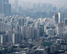 국내 주택 '절반' 가진 다주택자…"양도세가 폭탄? 돈 더 내도 증여"