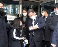 [단독]이재명, 김포공항 국내선 유지…50만→8만호 공급 선회 가닥