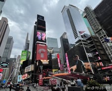 "금리인상 부담" 나스닥 2.5% 급락...테슬라 6.7%↓[뉴욕마감]