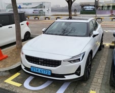 보조금 100% 폴스타2, 비싸진 테슬라 모델3 잡겠는데?[차알못시승기]