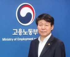 고용·노사에 산재까지 섭렵한 고용부 '팔방미인' 안경덕 장관