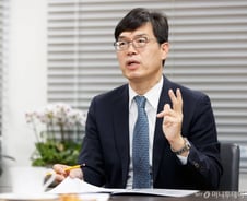 "할말은 한다"는 '31년 보험전문가' 안철경 보험연구원장