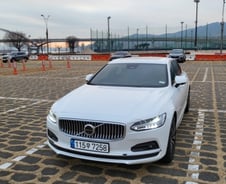 볼보 S90, 이만한 가성비 준대형 세단 없다[차알못시승기]