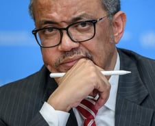 '코로나 늑장' 비판에도 연임…'세계보건대통령' WHO 사무총장은