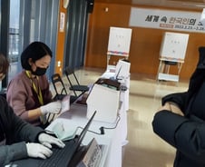 [르포]재외국민 투표 시작…현장의 中교민들 "한중관계 개선 절실"