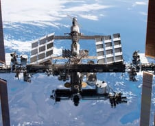 [우주다방]러의 섬뜩한 경고 "경제 제재? 우주정거장 지구로 돌진할 수도"