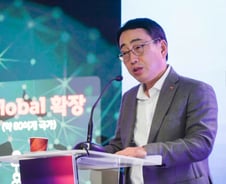 SKT 유영상 "매출 10%, 해외서 올릴 것"…'글로벌 빅테크' 선언