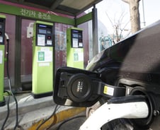 [단독]전기차 '다채널 충전기' 족쇄 풀린다...한전 "설치기준 마련"