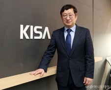 ICT 훤히 꿰뚫는 '정책 전문가'...내부에선 "대화 잘 통하는 원장님"