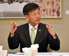 尹당선인이 콕 찍었다...'수석 졸업한 서울법대 3년 후배' 최상목