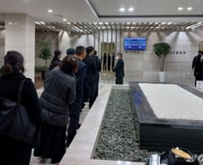 [르포]안치 냉장고엔 시신 가득…"하루 1044명 화장해도 이별 못해요"