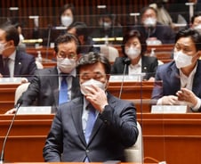 [단독]與 원내대표 선거룰…2차례 콘클라베 이어 정견발표 가닥