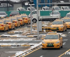 [단독]핸들 대신 잡아주고…감점 취소하고…운전면허학원 '딱걸렸다'