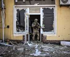 [단독] 러, 민간인 공격 없었다더니…"빵 먹기 위해 줄 서던 사람까지 사격"