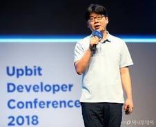 [단독]'업비트 잭팟' 두나무 "이사 보수 1000억까지"…직원 총 급여보다 많아