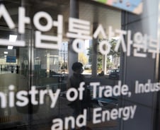 [단독]유튜브 수익도 수출로 인정…"제2 아기상어 키운다"