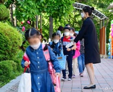 [단독]코로나로 서울 61개교 급식중단...교육청 '전투식량' 제공 검토했다