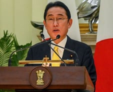 '달러당 124엔' 안전자산 엔화의 추락…日에 무슨 일이[이지경제]