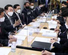 [광화문]부동산 규제 되돌리기 "큰코 다치기 일쑤다"