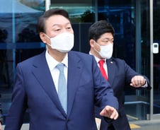 [단독]글로벌 기업 CEO→'윤석열 대통령 경제고문' 임명 검토