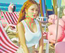 홍진영, 자숙중 '대형 기획사' 영입 고사 "직원들 버릴 수 없어"