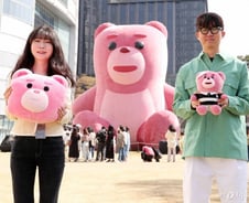 '벨리곰' 만든 이 사람…"2년차 신입사원 믿고 맡겨준 '러버덕 대표' 덕"