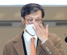 [단독]이창용의 경고 메시지…"금리인상, '단기적 주가하방' 압력"