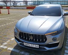 삼지창 곁들인 외부 디자인은 '톱'…마세라티 르반떼 하이브리드[차알못시승기]