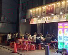 [르포]"첫차 올때까지 놀자"…고삐 풀린 일상, 2차·3차 '우르르'