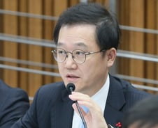 [단독]공정거래위원장에 강석훈 유력...'수석 비서관' 명칭은 유지