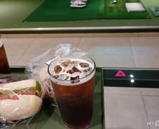 [르포]"나이스샷" 외치며 자장면 '후루룩'…취식 허용 첫날