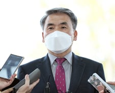 [단독]이종섭 "低출산에 소위·하사 장기활용…여군 확대한다"