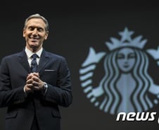 "회장님이 10개월 만에?"…스벅·유니클로 창업주 돌아온 이유