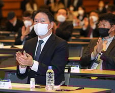 SK, 현대차 제치고 사상 첫 재계 2위…업비트도 '대기업'