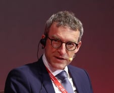 "경쟁으로 성장한 한국 사회, 이제는 열린 자세와 협업 필요한 때"