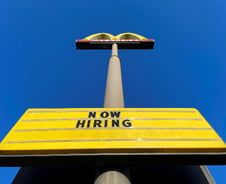 "5년 일하면 7000만원 보너스...제발 사표 내지 마세요"