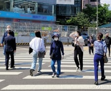 "마스크 안 벗을래요"…꽁꽁 가린 얼굴, 시민들에 물어보니[르포]