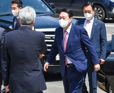 尹 대통령 취임식에 日총리 참석 불발…"외무상 보내기로"