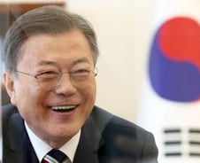 세계가 본 文 5년…"위기에도 韓경제 빛났지만, 안을 보면…"