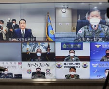 軍 통수권자 대통령, 국민에게 '저는'…군인에게 '나는'