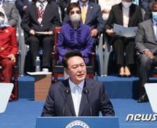 尹 대통령, 자유만 35번 언급..."자유 없이 경제 성장 없다"