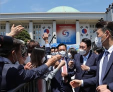 공약보다 후퇴한 윤 정부 출발, '매의 눈' 지켜보는 동학개미