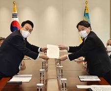 尹대통령, 日하야시 외무상 만나 "기시다와 한일관계 개선 노력"