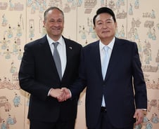 바이든 "긴밀 협력 기대" 친서…尹대통령 "한미동맹, 평화 핵심축"