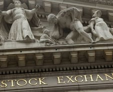 '인플레 압박'에 증시 흔들...S&P 최저치·애플 5%↓[뉴욕마감]