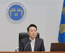 尹대통령, '12명 국무회의'로 정면돌파…'민생 최우선' 걸고 승부