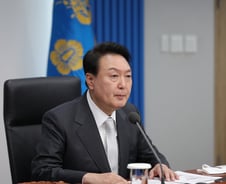 尹대통령 "코로나 종식에 힘 보태고 책임 다할 것"…다자외교 데뷔